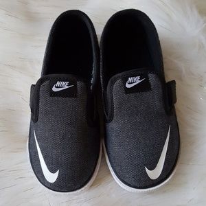 Nike Toddler Slip On sneakers